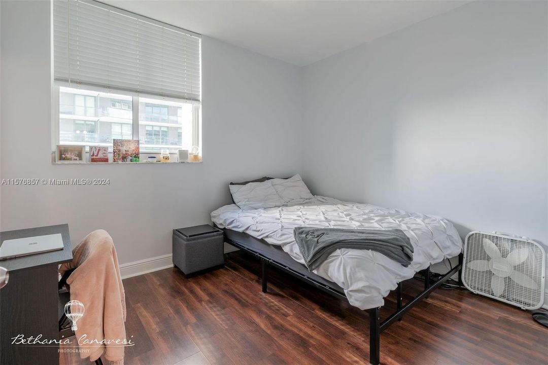 Active With Contract: $3,999 (2 beds, 2 baths, 1322 Square Feet)