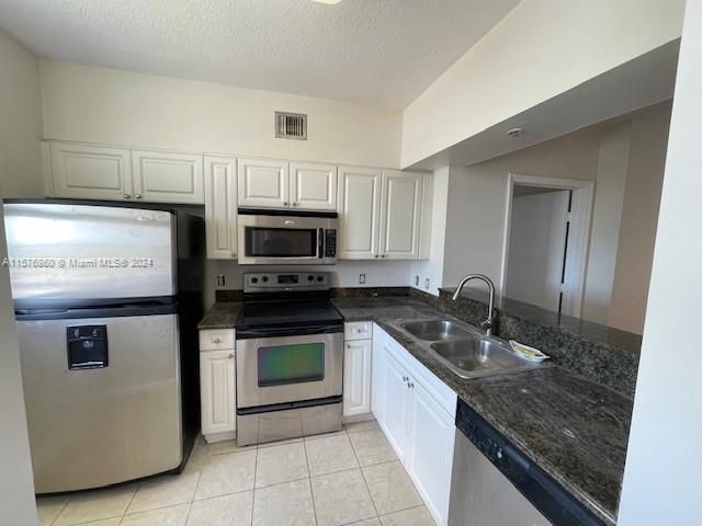 For Sale: $349,900 (2 beds, 2 baths, 840 Square Feet)