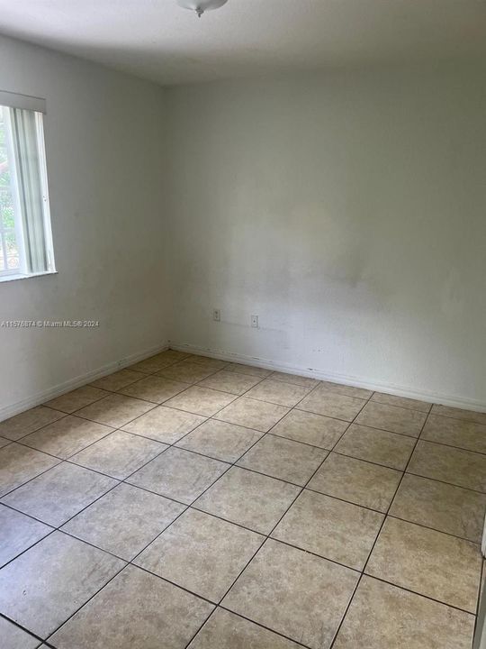 Recently Rented: $2,400 (2 beds, 1 baths, 994 Square Feet)