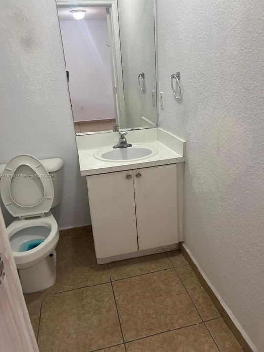 Recently Rented: $2,400 (2 beds, 1 baths, 994 Square Feet)