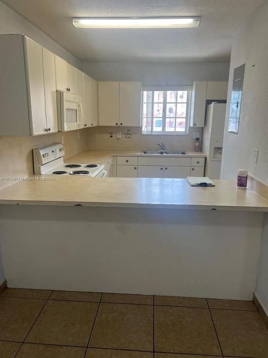 Recently Rented: $2,400 (2 beds, 1 baths, 994 Square Feet)