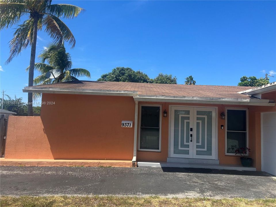 Active With Contract: $3,550 (3 beds, 2 baths, 1584 Square Feet)