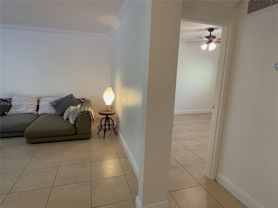Active With Contract: $2,500 (2 beds, 1 baths, 763 Square Feet)