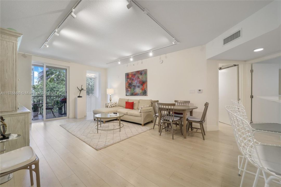 For Sale: $1,260,000 (3 beds, 2 baths, 1302 Square Feet)