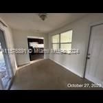 For Sale: $369,900 (2 beds, 1 baths, 893 Square Feet)