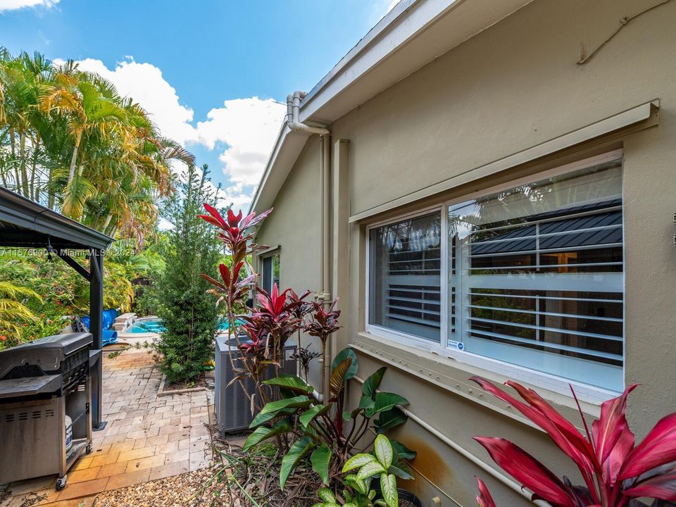 For Sale: $799,000 (3 beds, 2 baths, 1556 Square Feet)