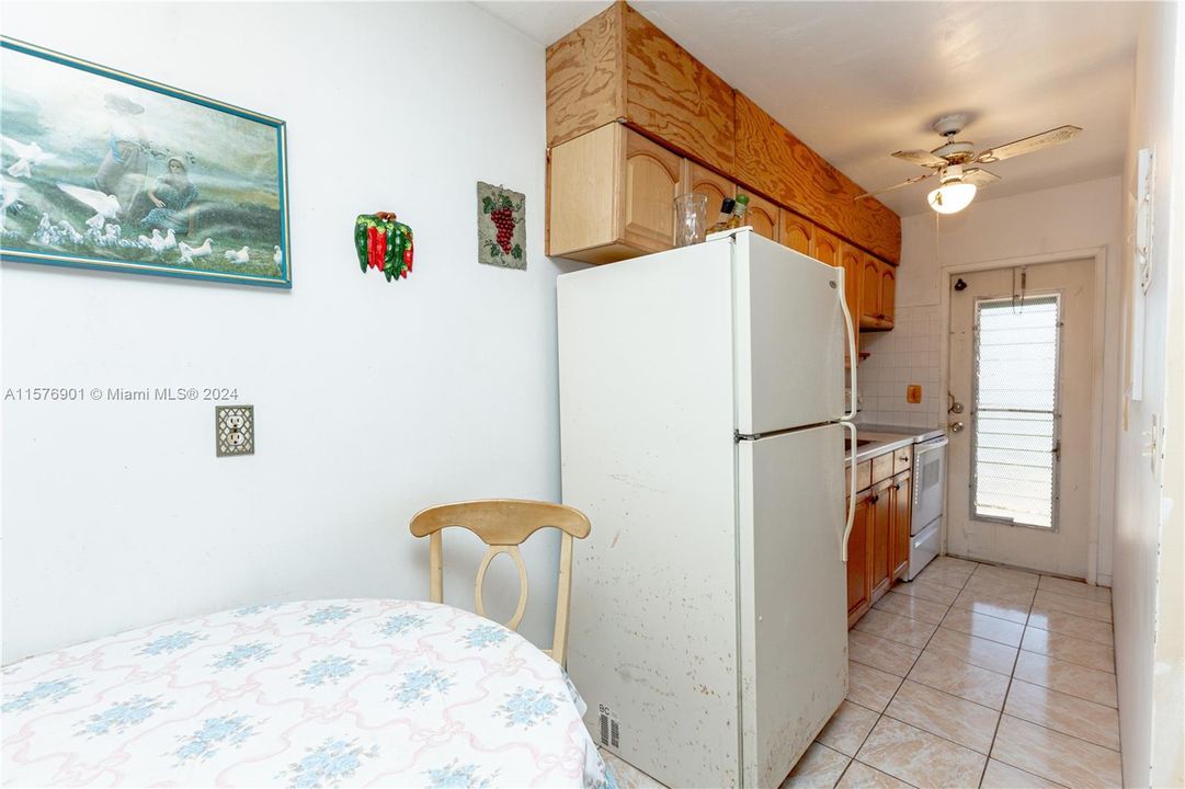 Active With Contract: $149,777 (1 beds, 1 baths, 580 Square Feet)
