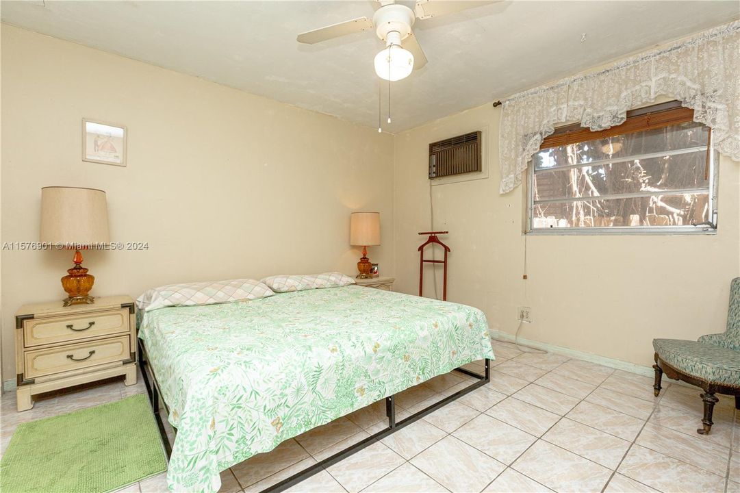 For Sale: $149,777 (1 beds, 1 baths, 580 Square Feet)