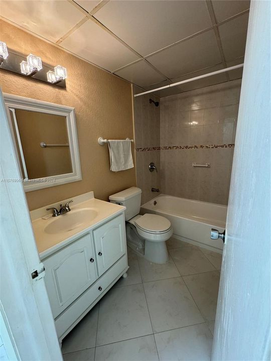 最近租的: $2,400 (2 贝兹, 2 浴室, 1086 平方英尺)