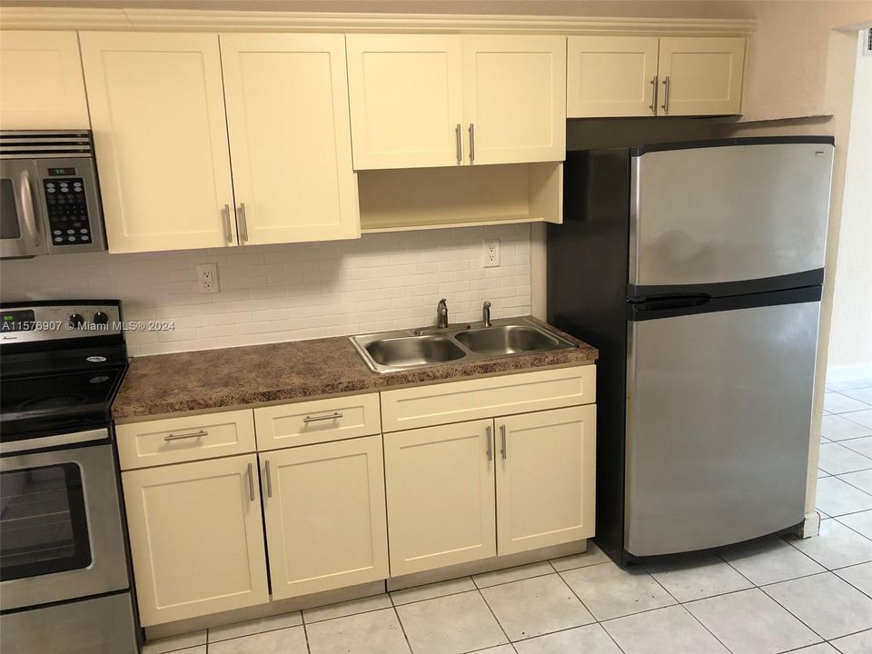 For Rent: $2,450 (2 beds, 2 baths, 1080 Square Feet)