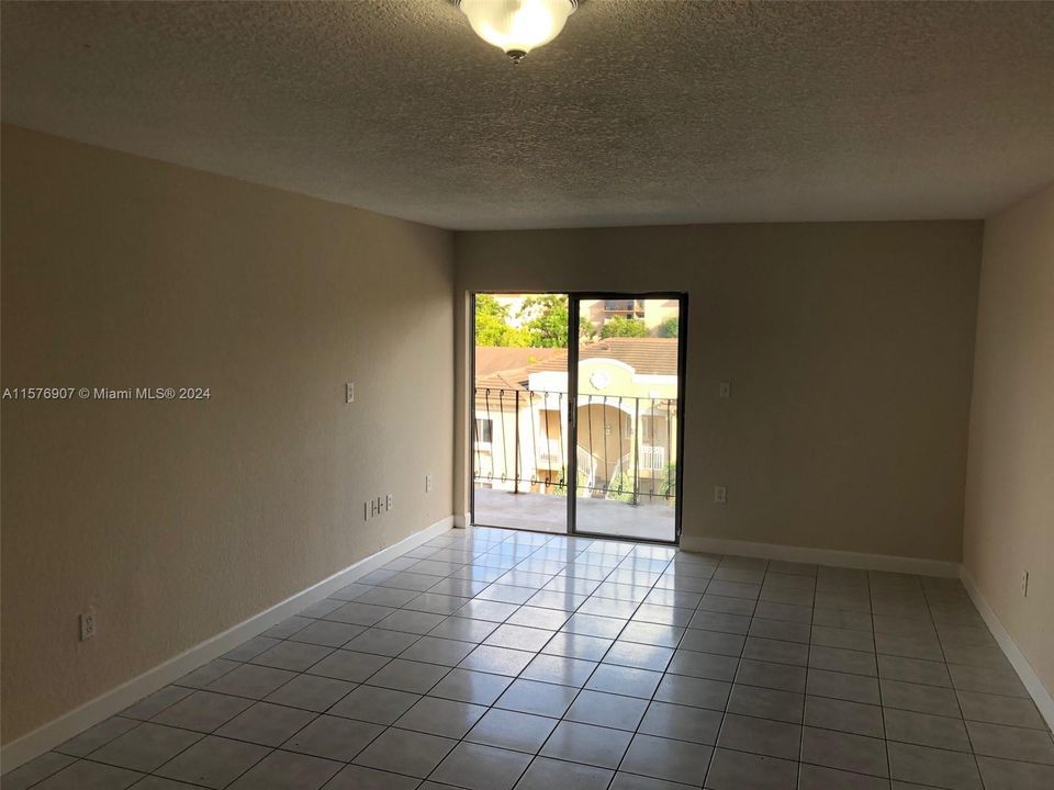 For Rent: $2,450 (2 beds, 2 baths, 1080 Square Feet)