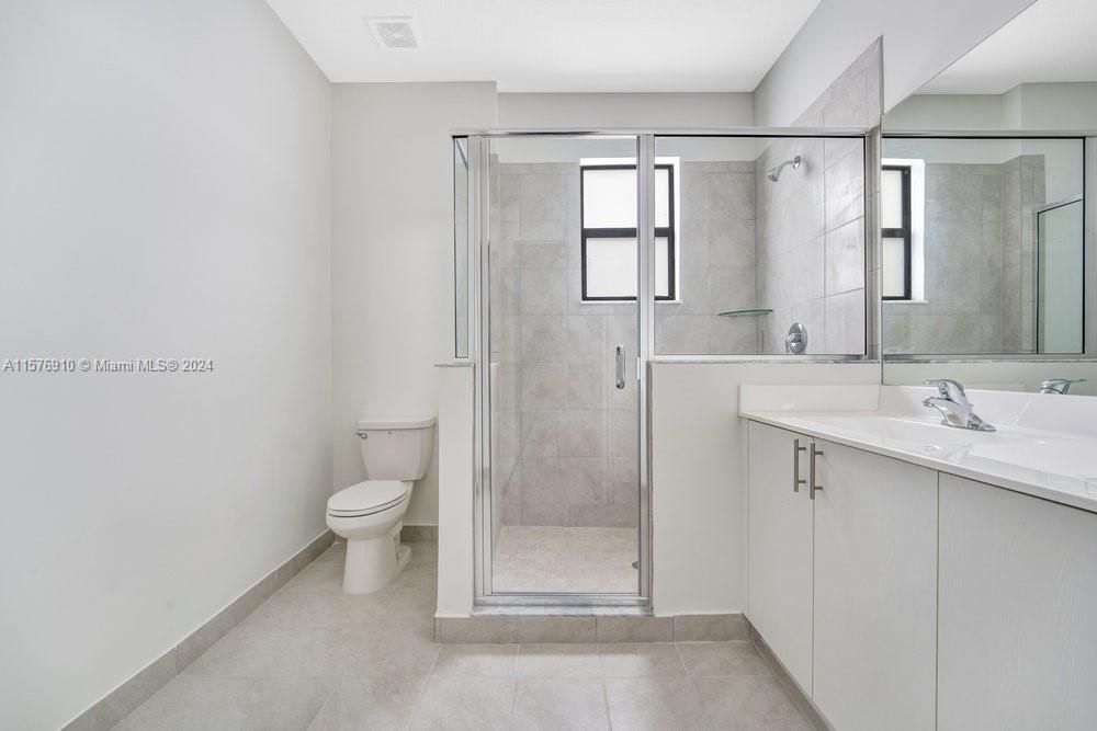 Active With Contract: $2,990 (3 beds, 2 baths, 1331 Square Feet)