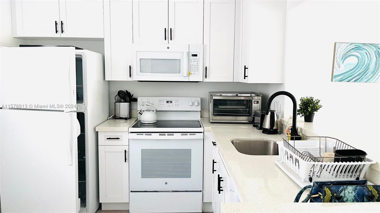 For Rent: $1,850 (1 beds, 1 baths, 847 Square Feet)