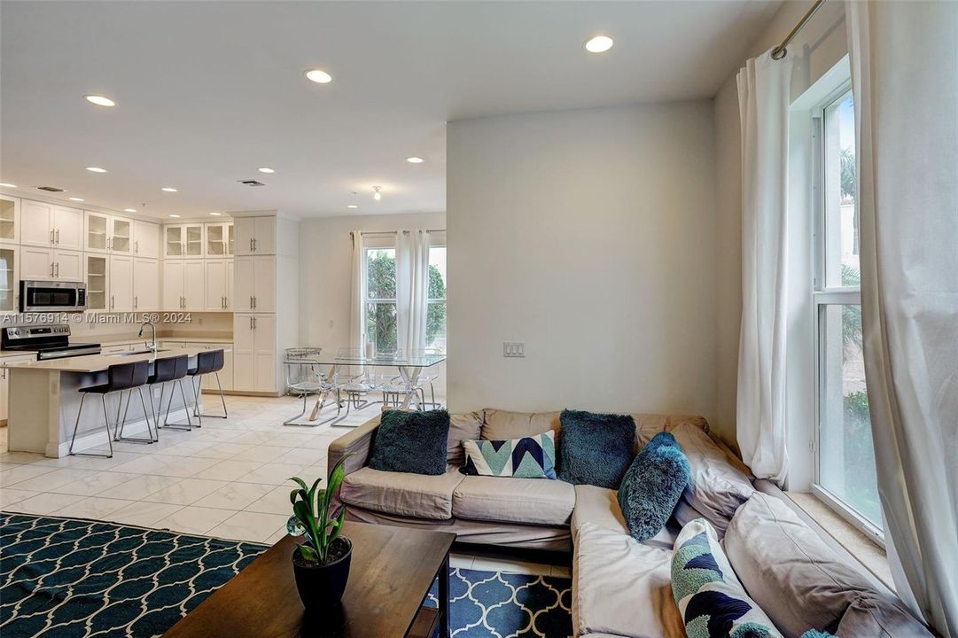 Active With Contract: $725,000 (4 beds, 3 baths, 2921 Square Feet)