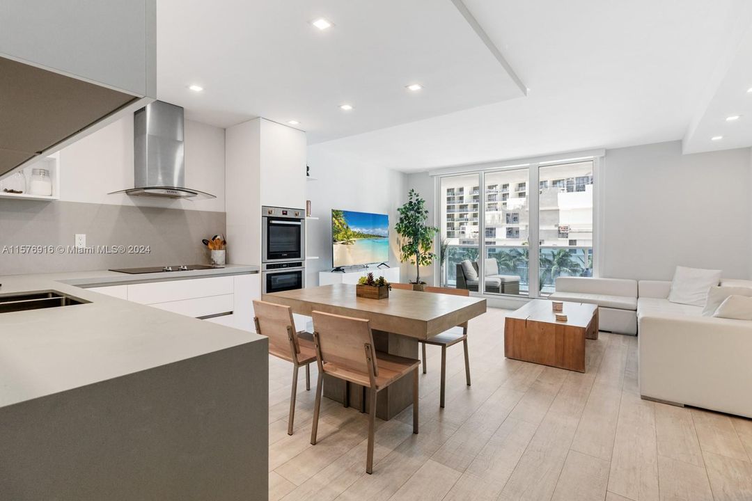 最近租的: $7,500 (2 贝兹, 2 浴室, 960 平方英尺)