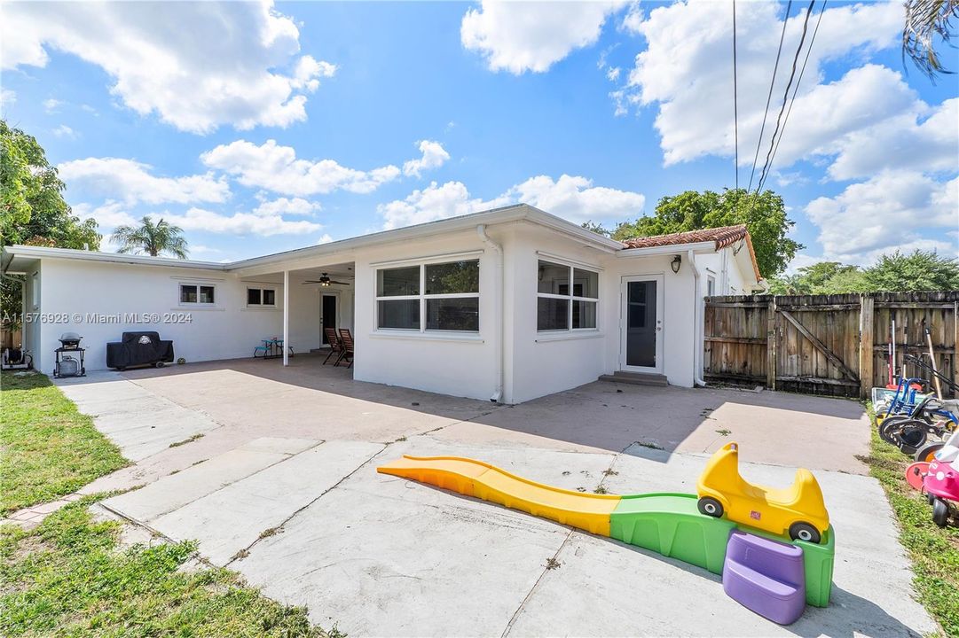 For Sale: $707,557 (4 beds, 2 baths, 1680 Square Feet)
