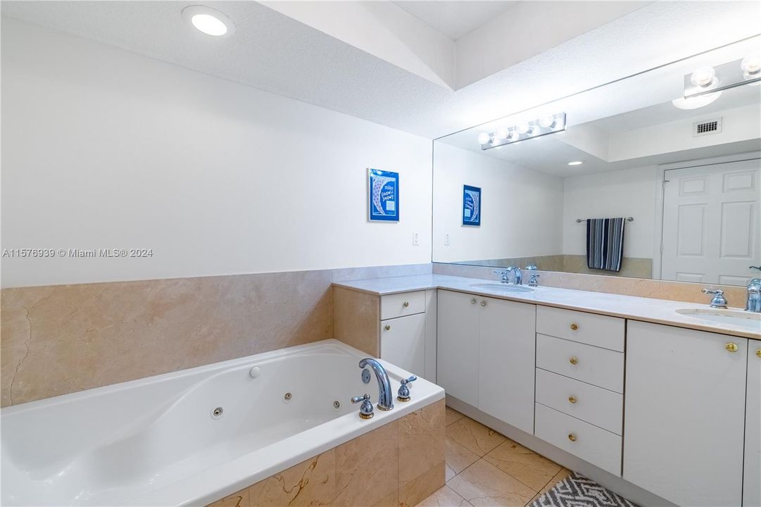 Недавно арендовано: $6,500 (3 спален, 3 ванн, 2222 Квадратных фут)