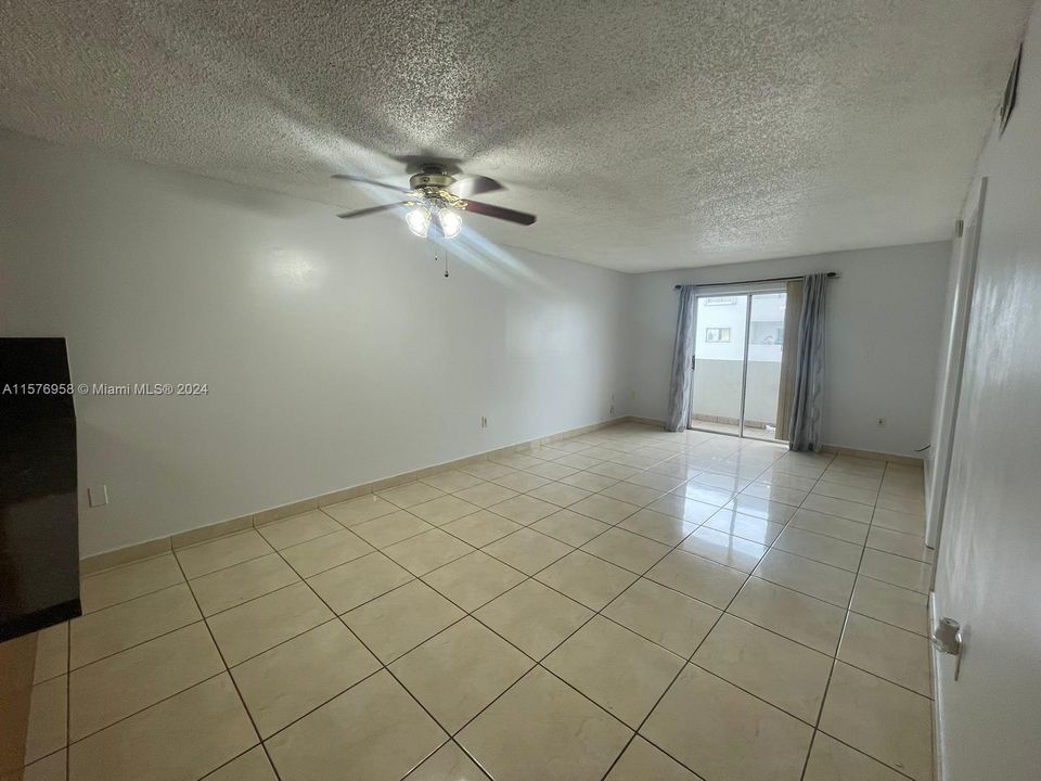 Active With Contract: $2,250 (2 beds, 2 baths, 850 Square Feet)