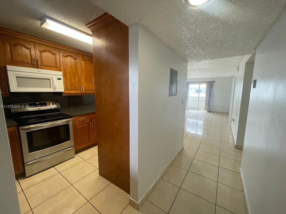 Active With Contract: $2,250 (2 beds, 2 baths, 850 Square Feet)
