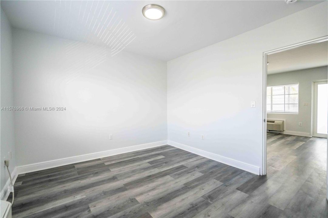 Active With Contract: $1,850 (1 beds, 1 baths, 515 Square Feet)