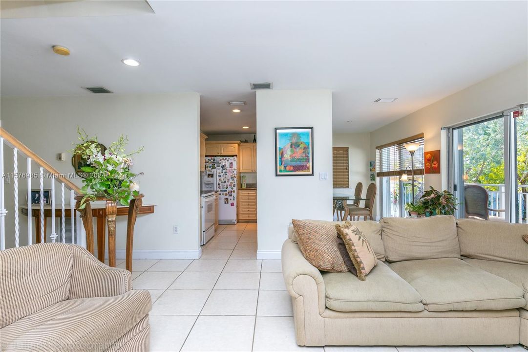 Active With Contract: $2,500,000 (3 beds, 3 baths, 2088 Square Feet)