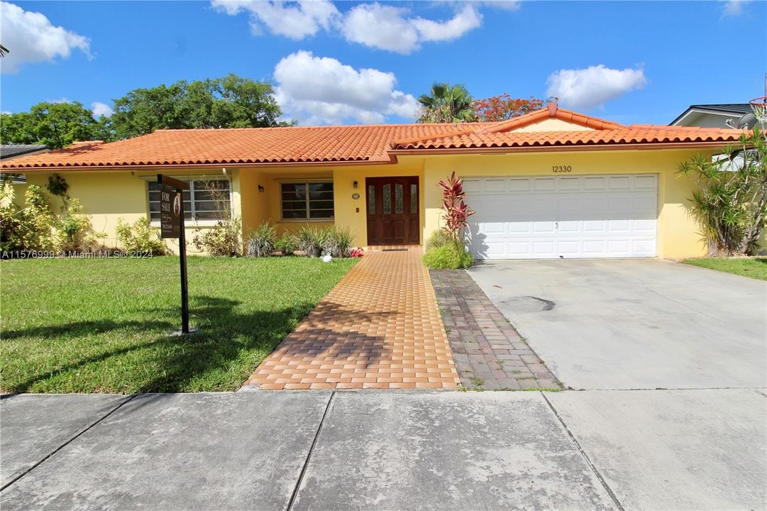 For Sale: $1,200,000 (4 beds, 2 baths, 2046 Square Feet)