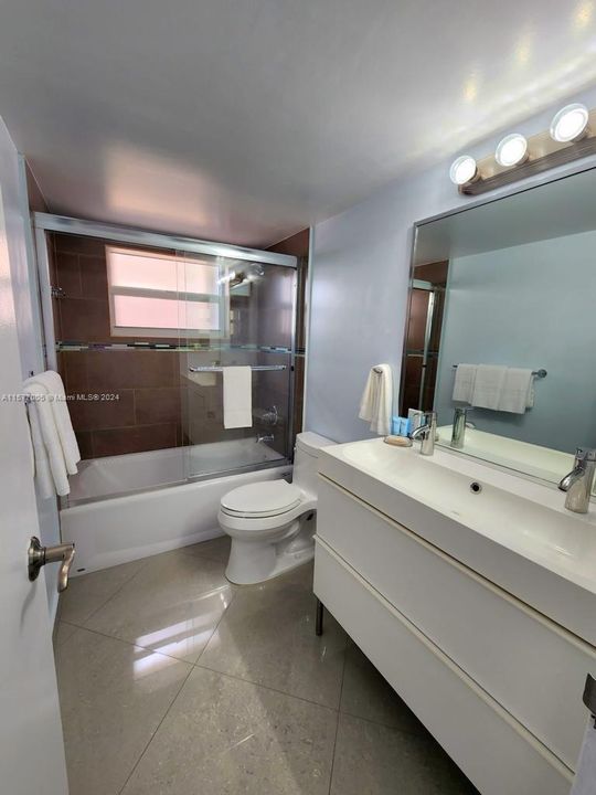 Active With Contract: $2,600 (2 beds, 2 baths, 794 Square Feet)