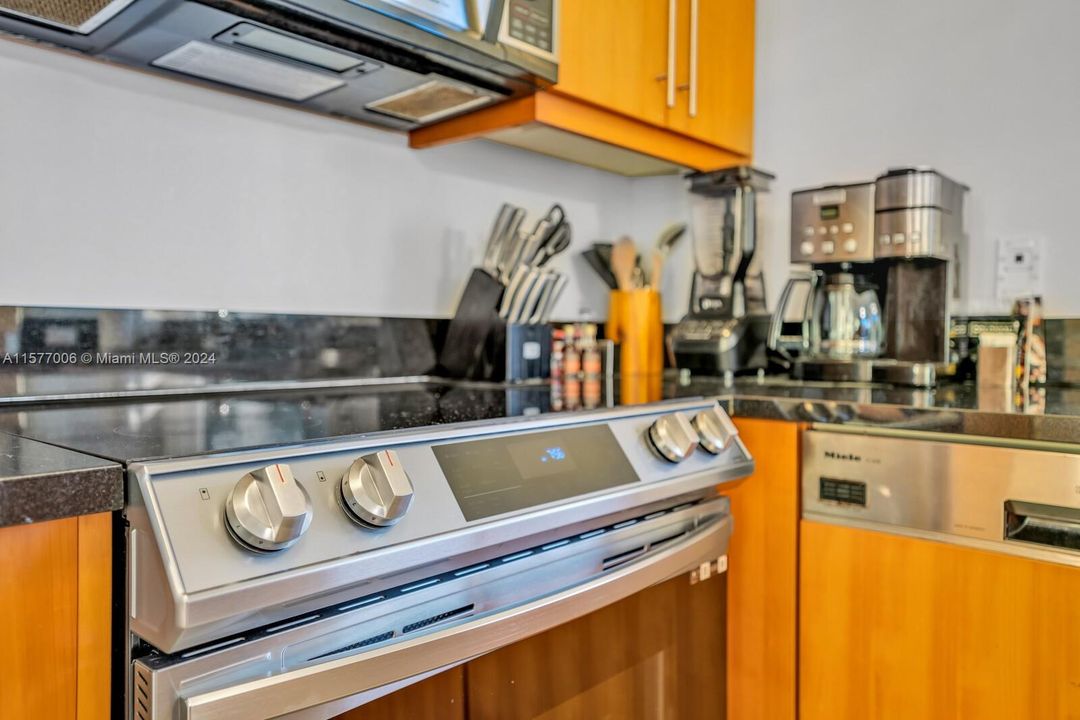 For Sale: $2,100,000 (2 beds, 2 baths, 1747 Square Feet)