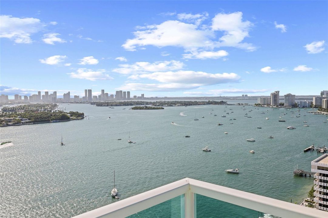 For Sale: $1,600,000 (2 beds, 2 baths, 1147 Square Feet)