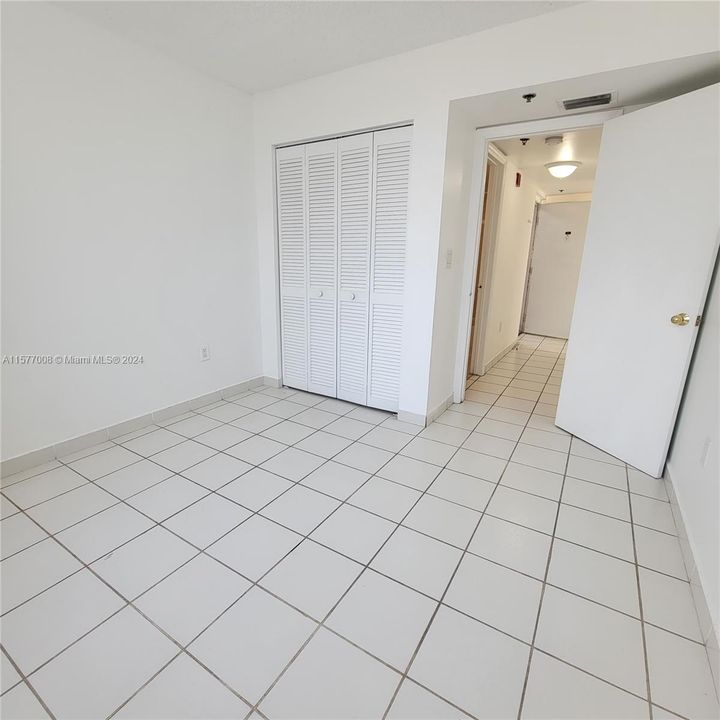 Active With Contract: $2,600 (2 beds, 2 baths, 920 Square Feet)