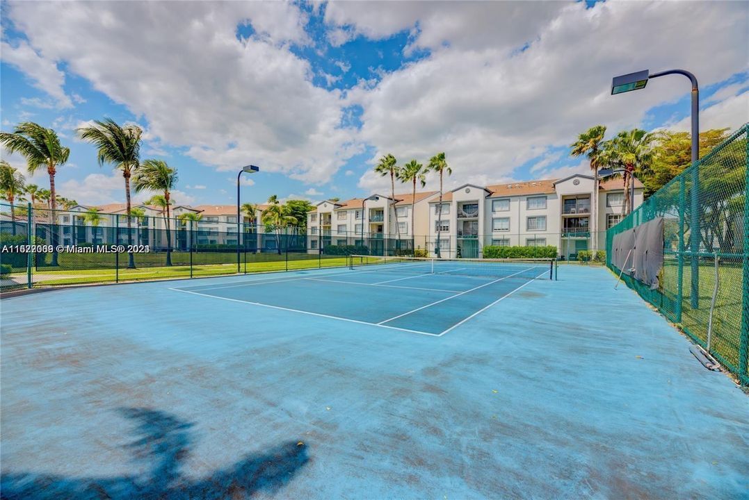 Active With Contract: $2,900 (3 beds, 2 baths, 1177 Square Feet)