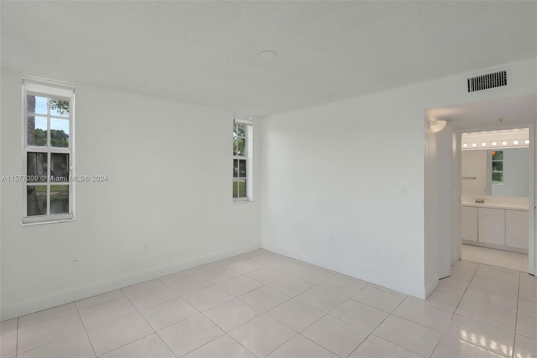Active With Contract: $2,900 (3 beds, 2 baths, 1177 Square Feet)
