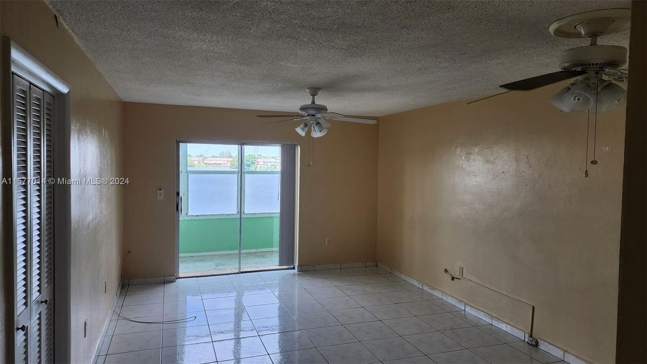 For Sale: $230,000 (2 beds, 1 baths, 755 Square Feet)