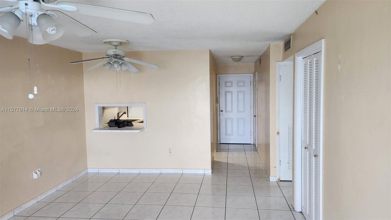 For Sale: $230,000 (2 beds, 1 baths, 755 Square Feet)