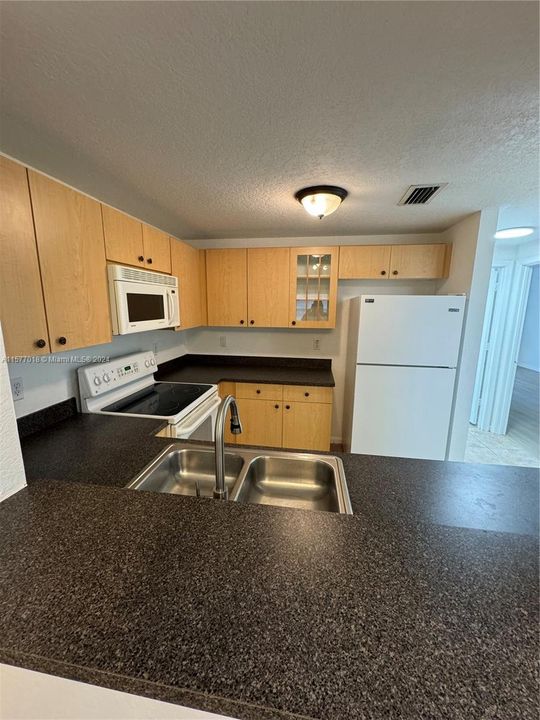 For Rent: $2,600 (3 beds, 2 baths, 1055 Square Feet)