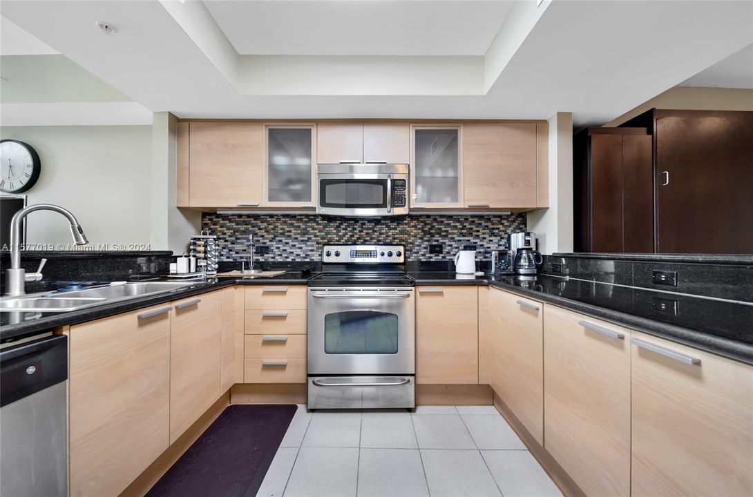 For Sale: $339,900 (1 beds, 1 baths, 1035 Square Feet)