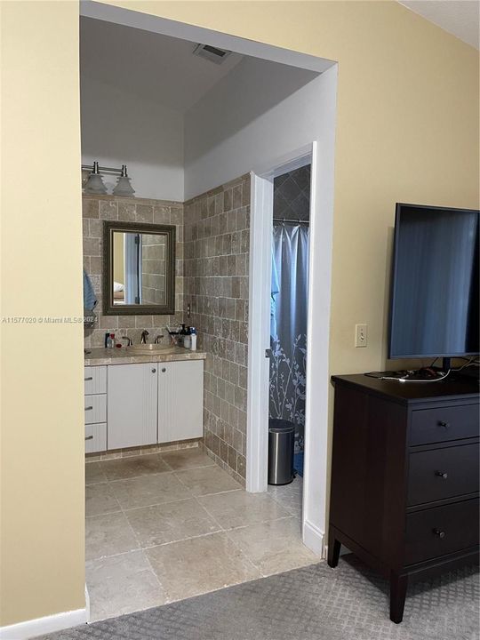 For Rent: $2,600 (2 beds, 2 baths, 1241 Square Feet)