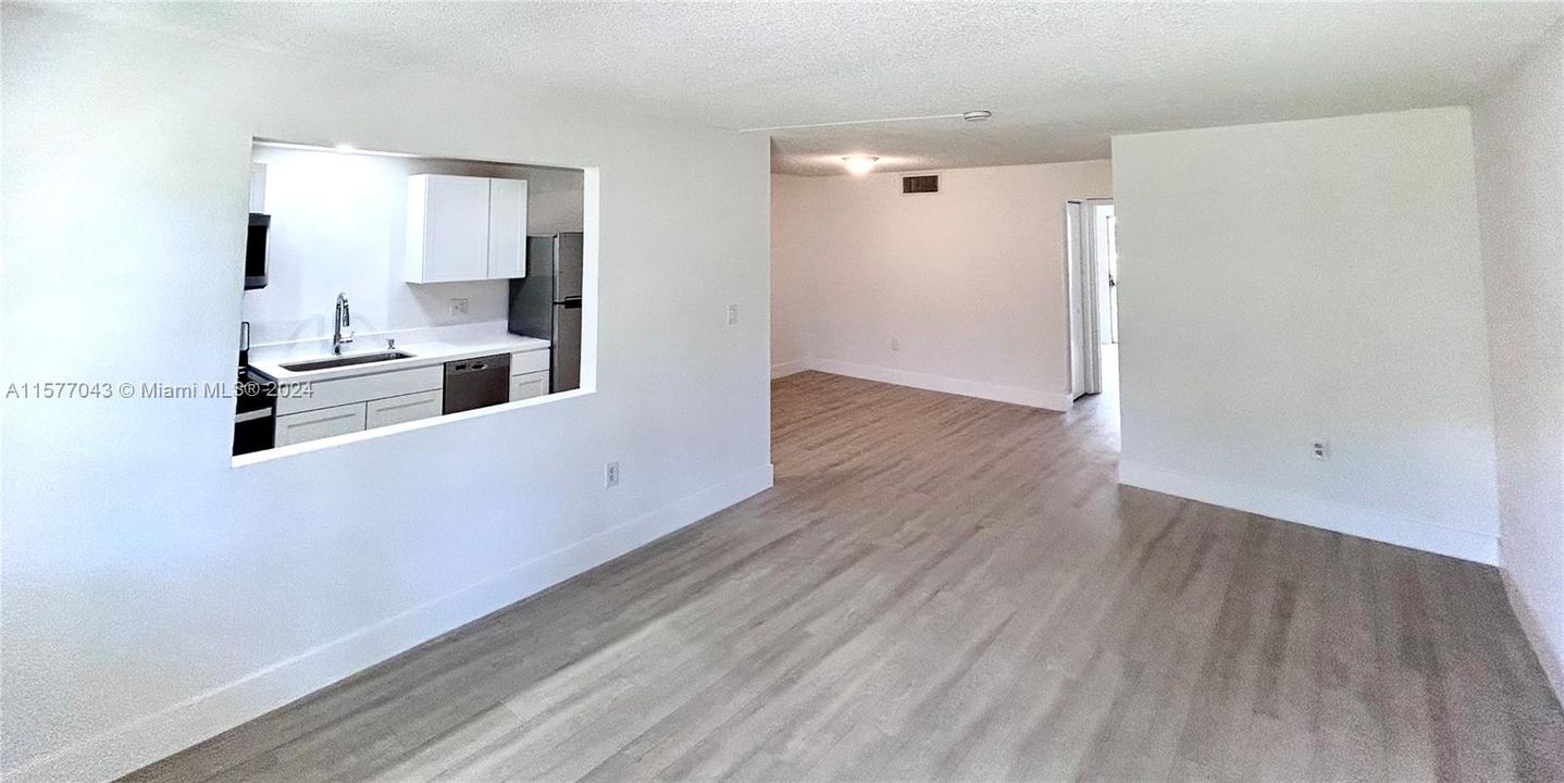 For Sale: $149,999 (1 beds, 1 baths, 836 Square Feet)