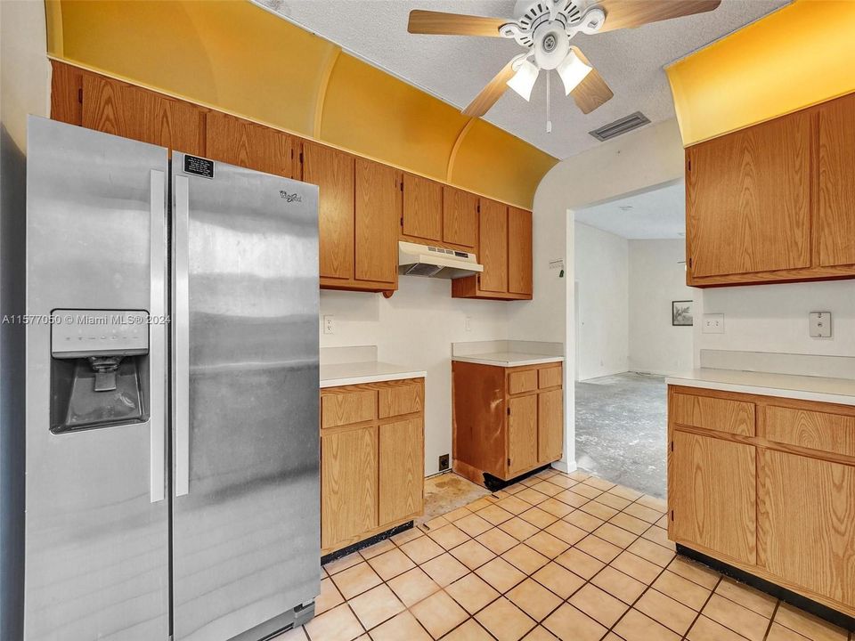For Sale: $330,000 (2 beds, 2 baths, 1380 Square Feet)