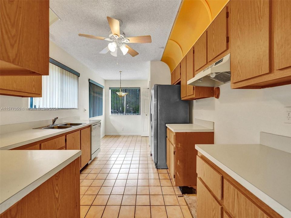 For Sale: $330,000 (2 beds, 2 baths, 1380 Square Feet)