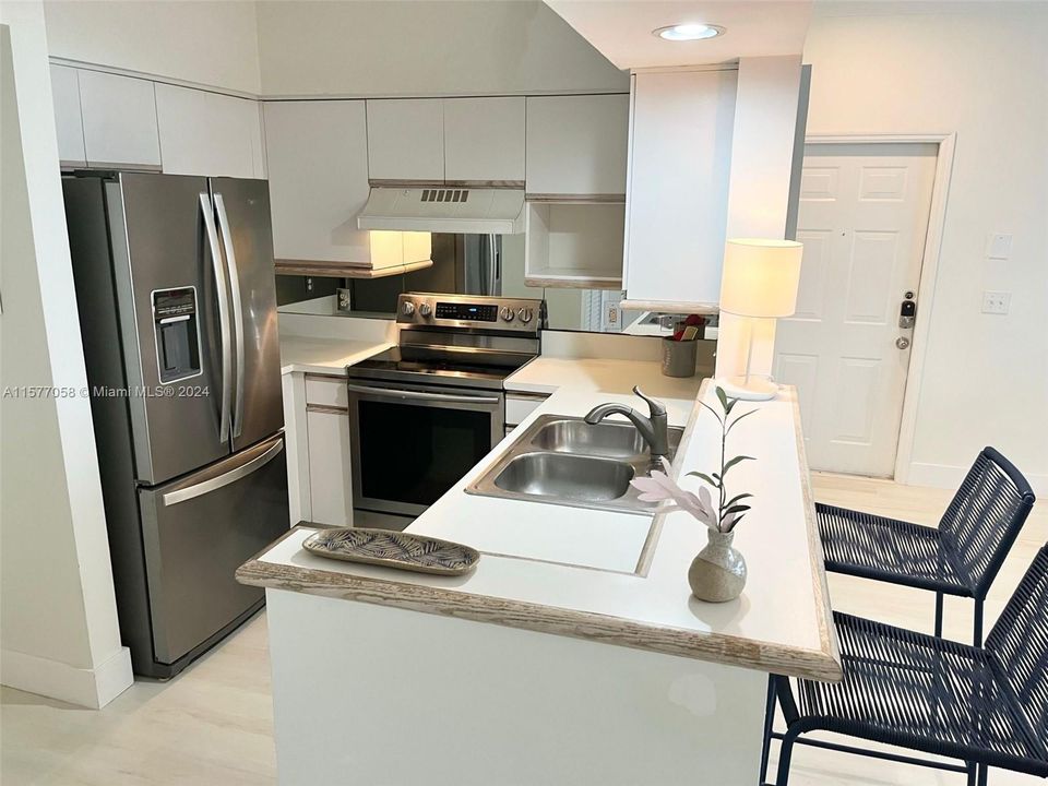 Active With Contract: $379,000 (1 beds, 1 baths, 845 Square Feet)
