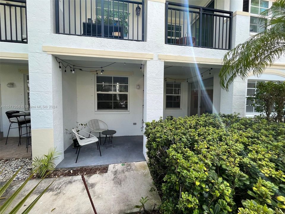 For Sale: $379,000 (1 beds, 1 baths, 845 Square Feet)