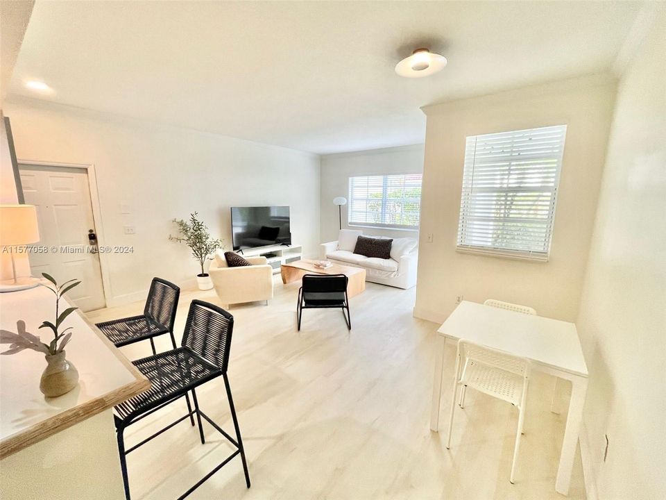 Active With Contract: $379,000 (1 beds, 1 baths, 845 Square Feet)