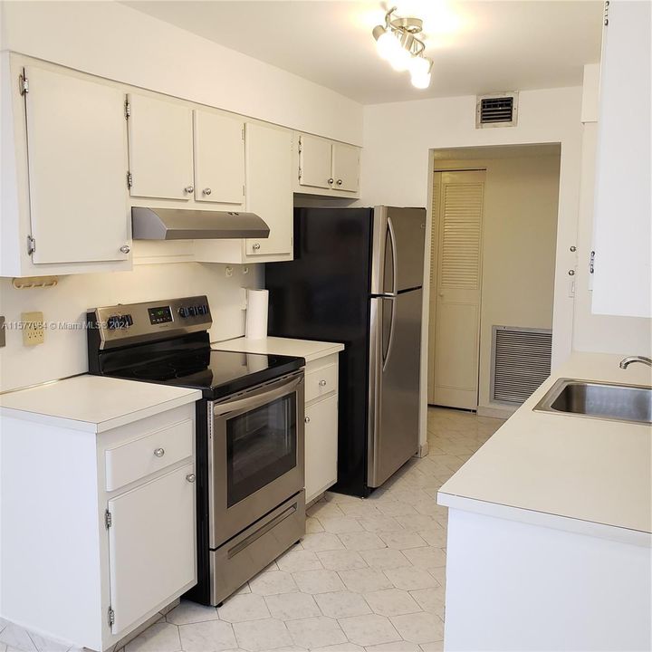 For Sale: $277,000 (2 beds, 2 baths, 1222 Square Feet)