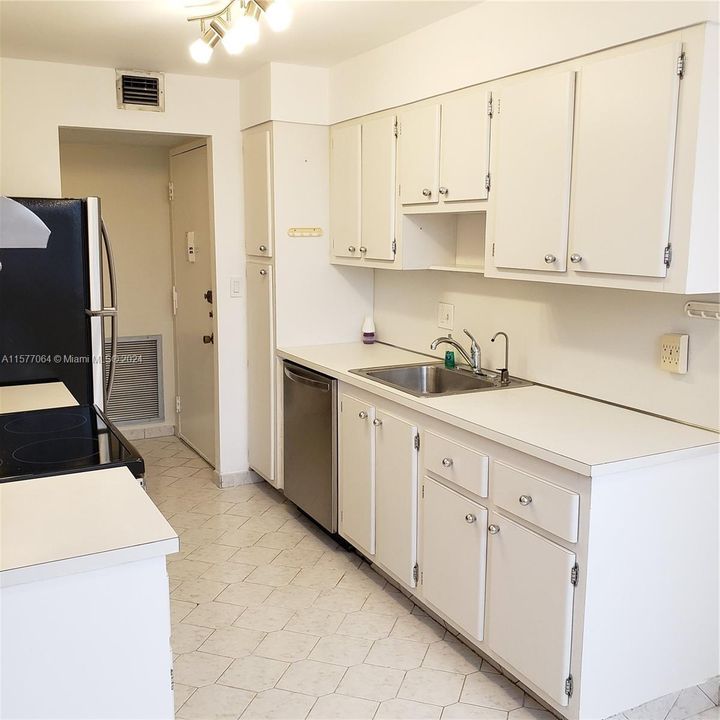 For Sale: $277,000 (2 beds, 2 baths, 1222 Square Feet)