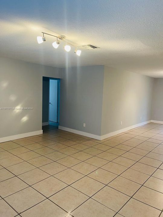 For Rent: $3,000 (2 beds, 2 baths, 1176 Square Feet)
