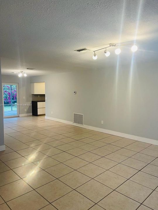 Recently Rented: $2,800 (2 beds, 2 baths, 1176 Square Feet)
