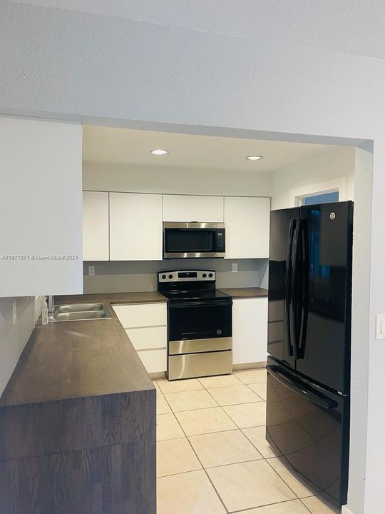 Active With Contract: $2,800 (2 beds, 2 baths, 1176 Square Feet)