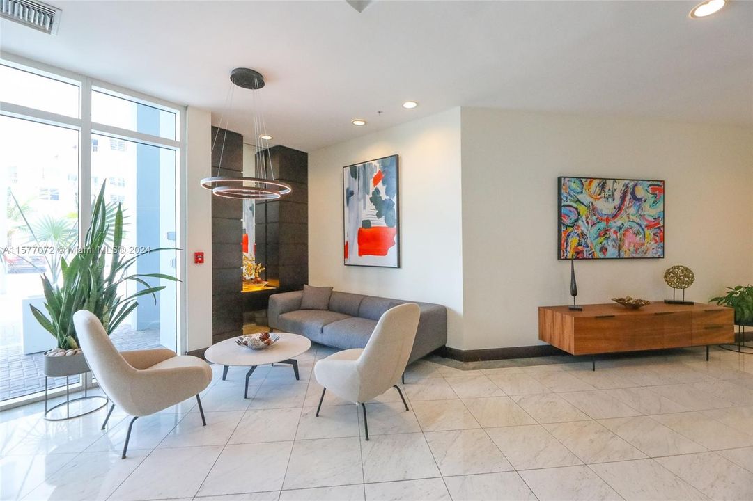 Active With Contract: $3,300 (2 beds, 2 baths, 1274 Square Feet)