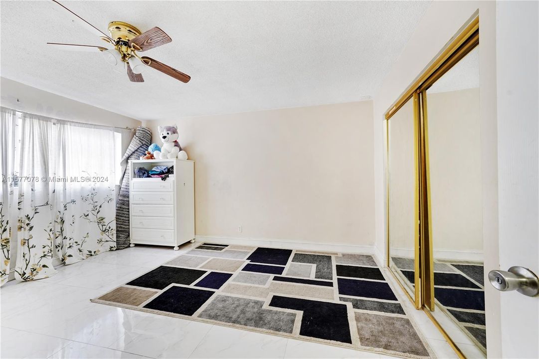 For Sale: $300,000 (2 beds, 2 baths, 1070 Square Feet)